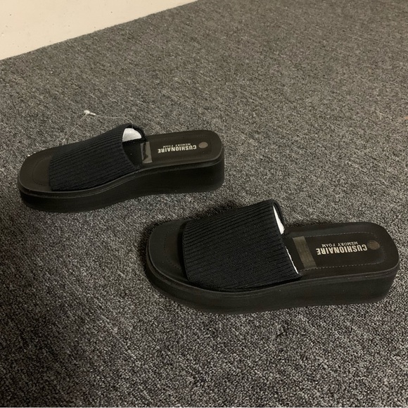 Sandals (Cushionaire Memory Foam PIM Black Weave) - Picture 7 of 7